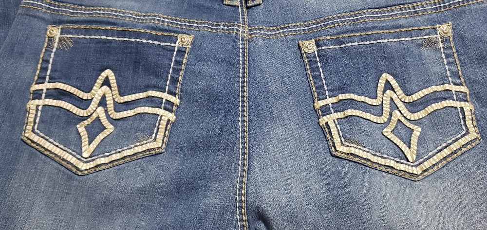 Distressed Demin Capris